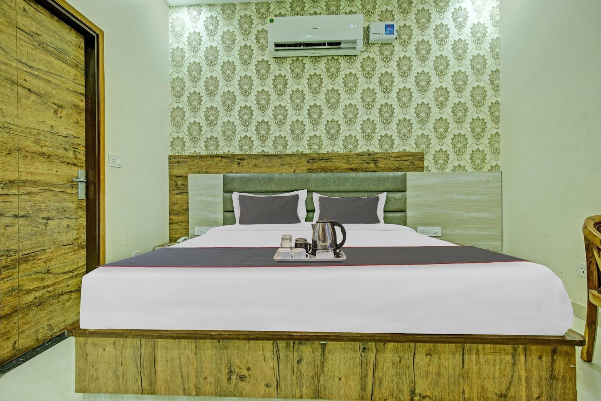 Collection O Rd Hotel Zirakpur Bagian luar foto