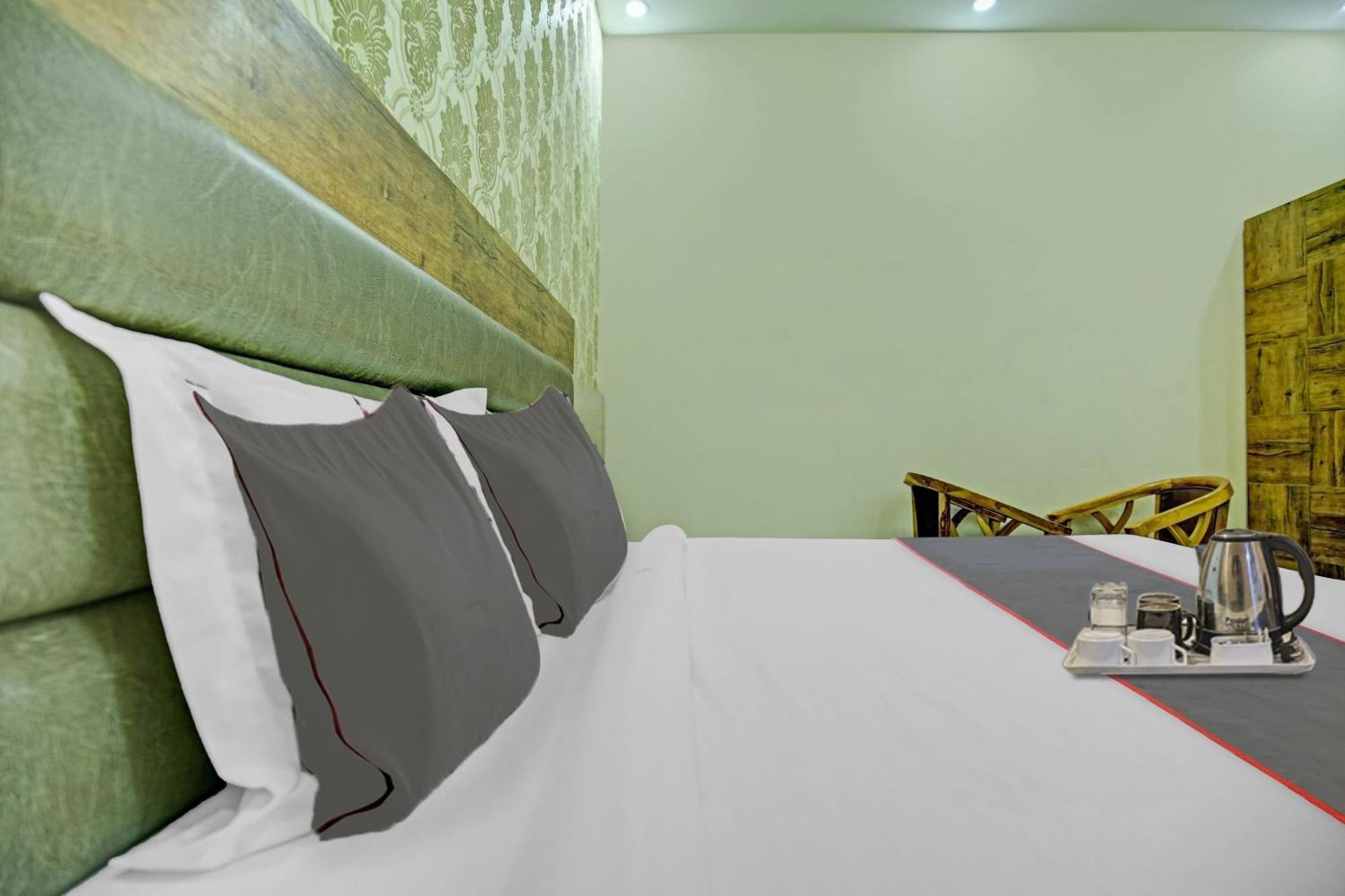 Collection O Rd Hotel Zirakpur Bagian luar foto