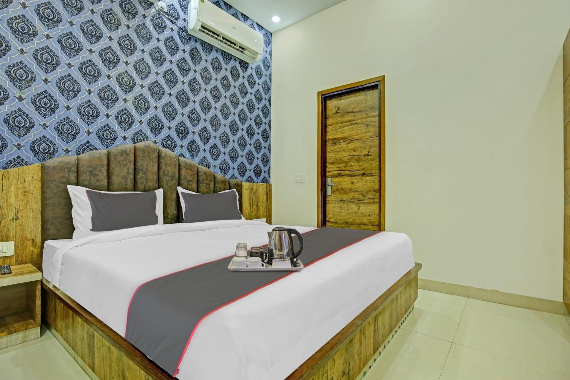 Collection O Rd Hotel Zirakpur Bagian luar foto
